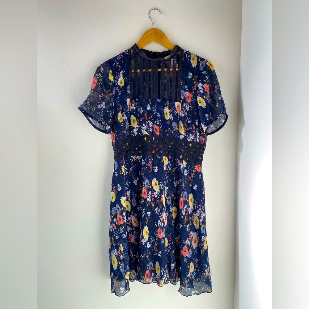 Foxiedox Size Medium Lacy Floral Dress